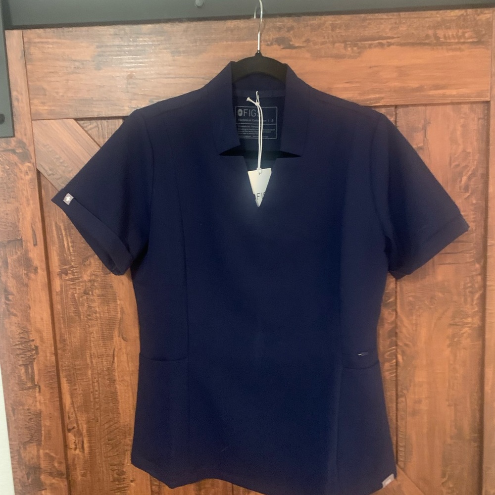 FIGS Inala Slim Scrub Top